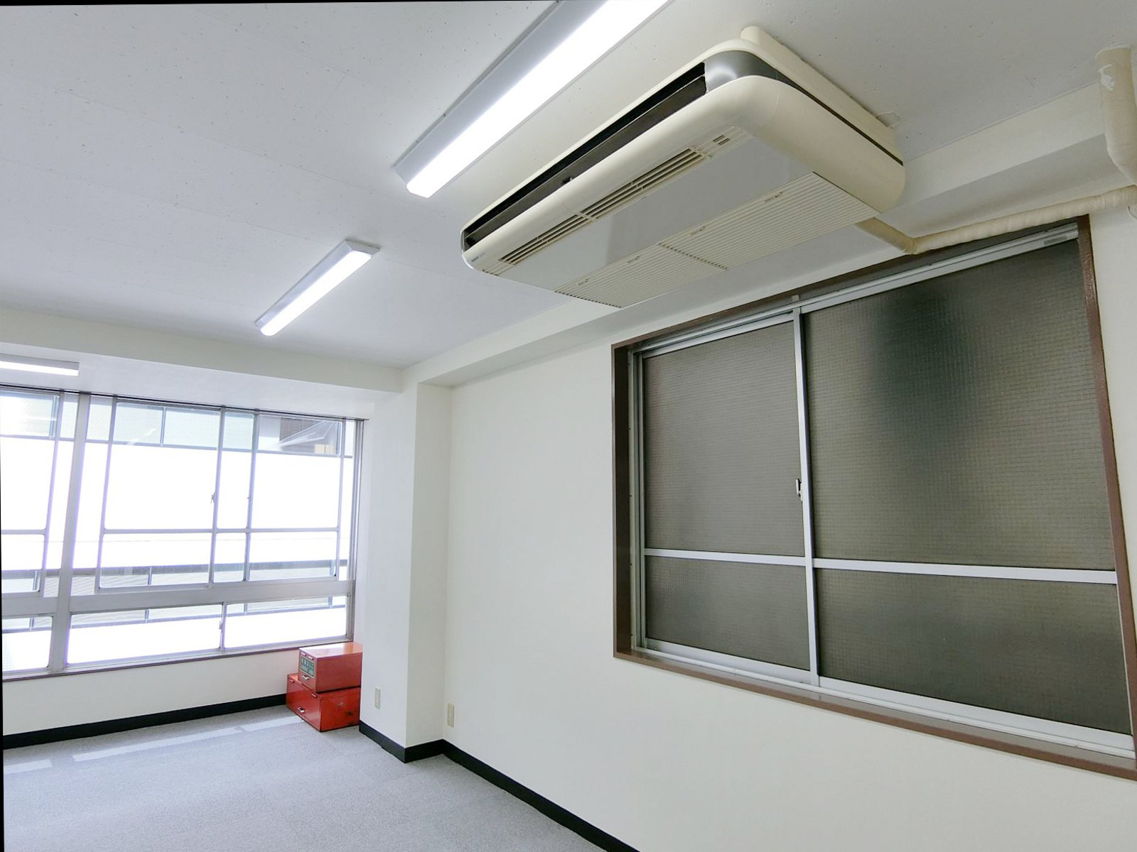 空調設備付近