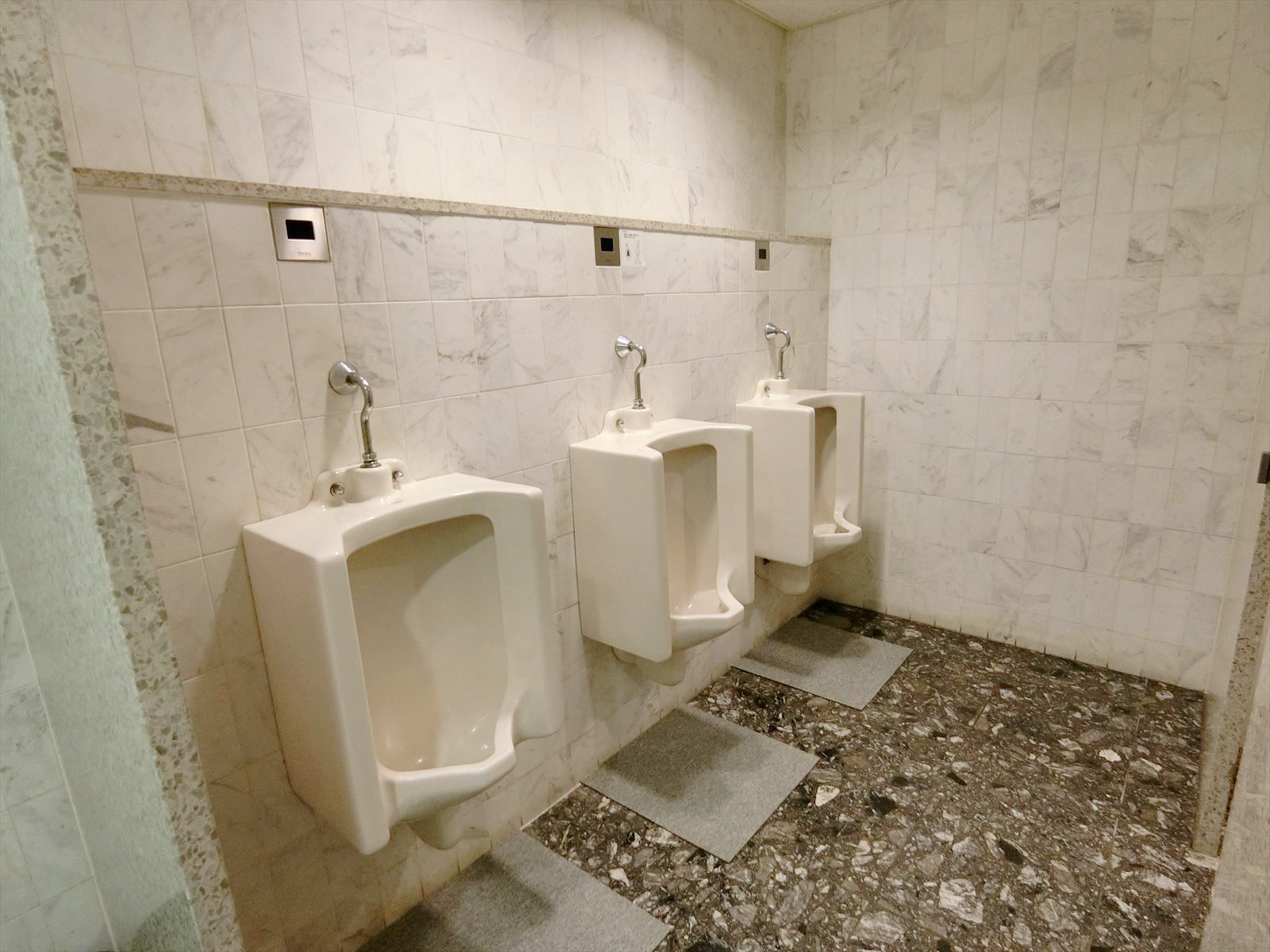 男性用トイレ