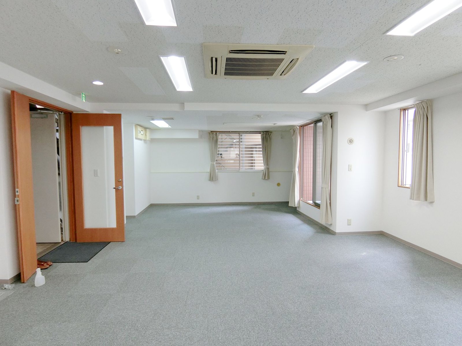 オフィス室内参考画像(4階)