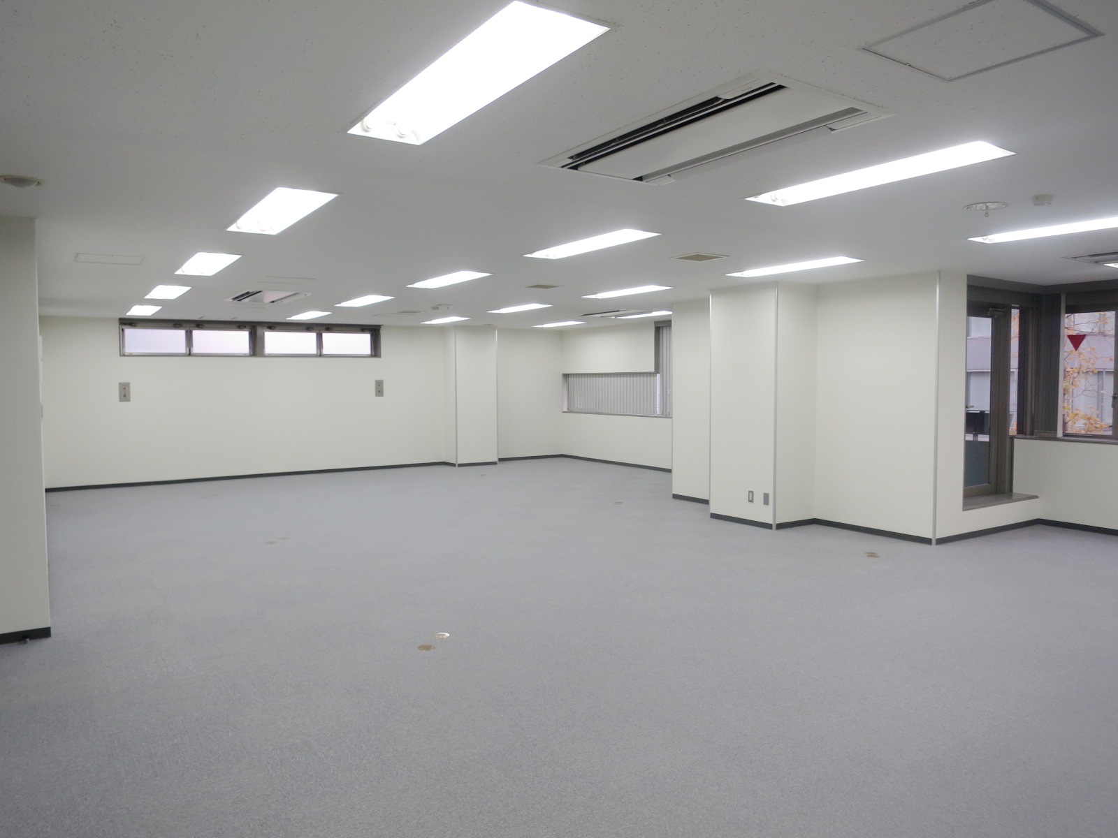 オフィス室内参考画像
