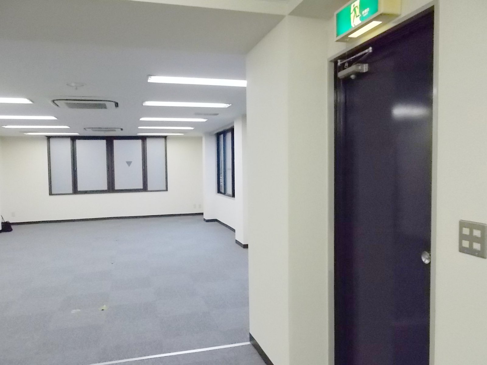 貸室出入口付近