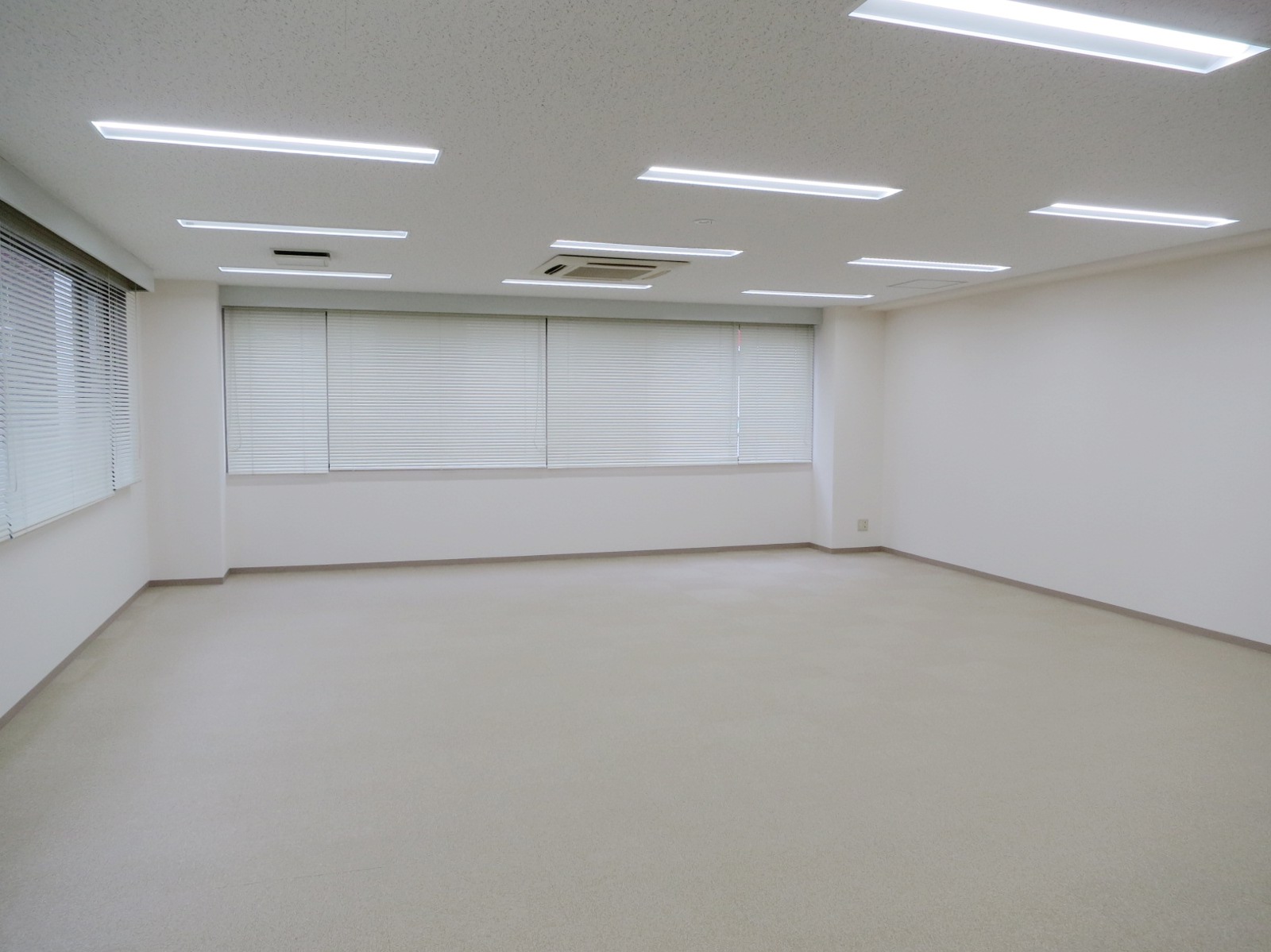 オフィス室内参考画像