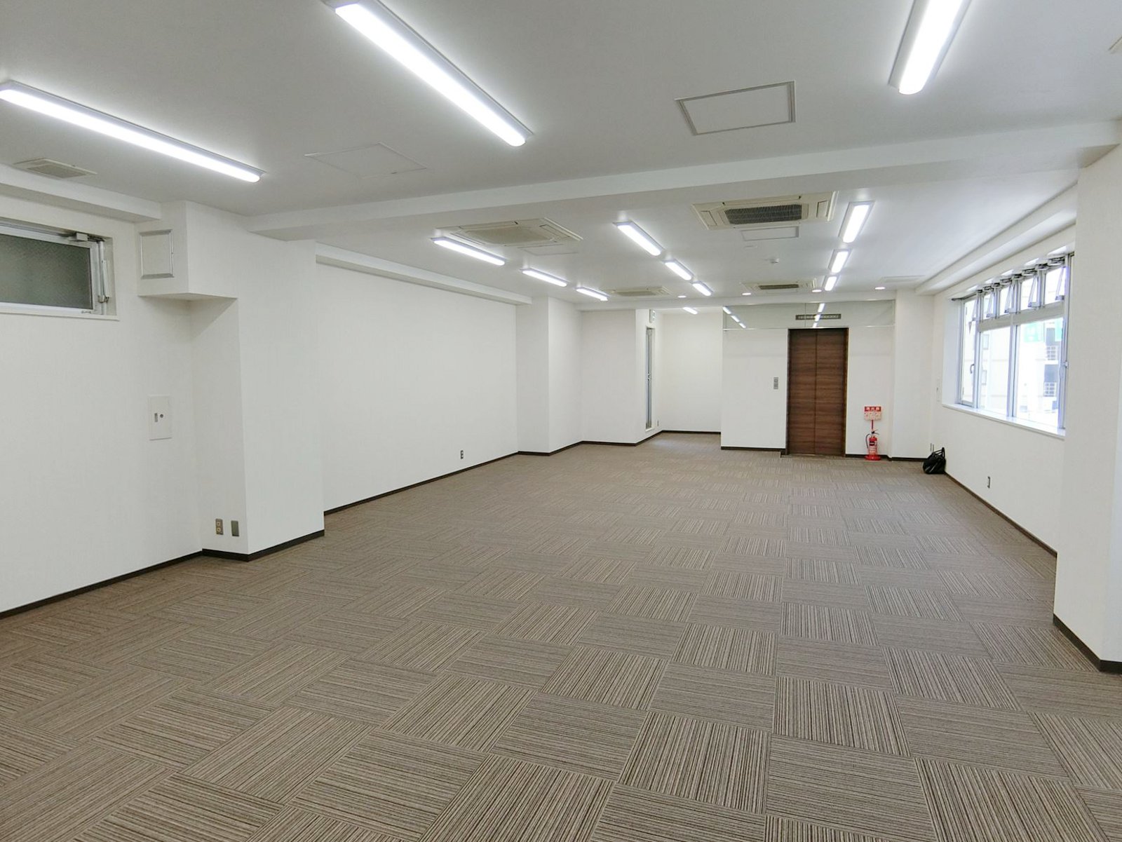 オフィス室内参考画像