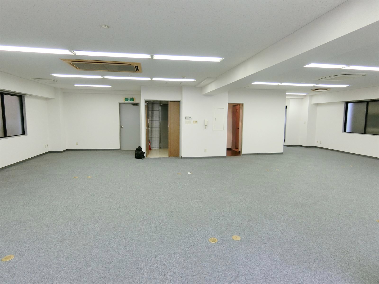 オフィス室内参考画像