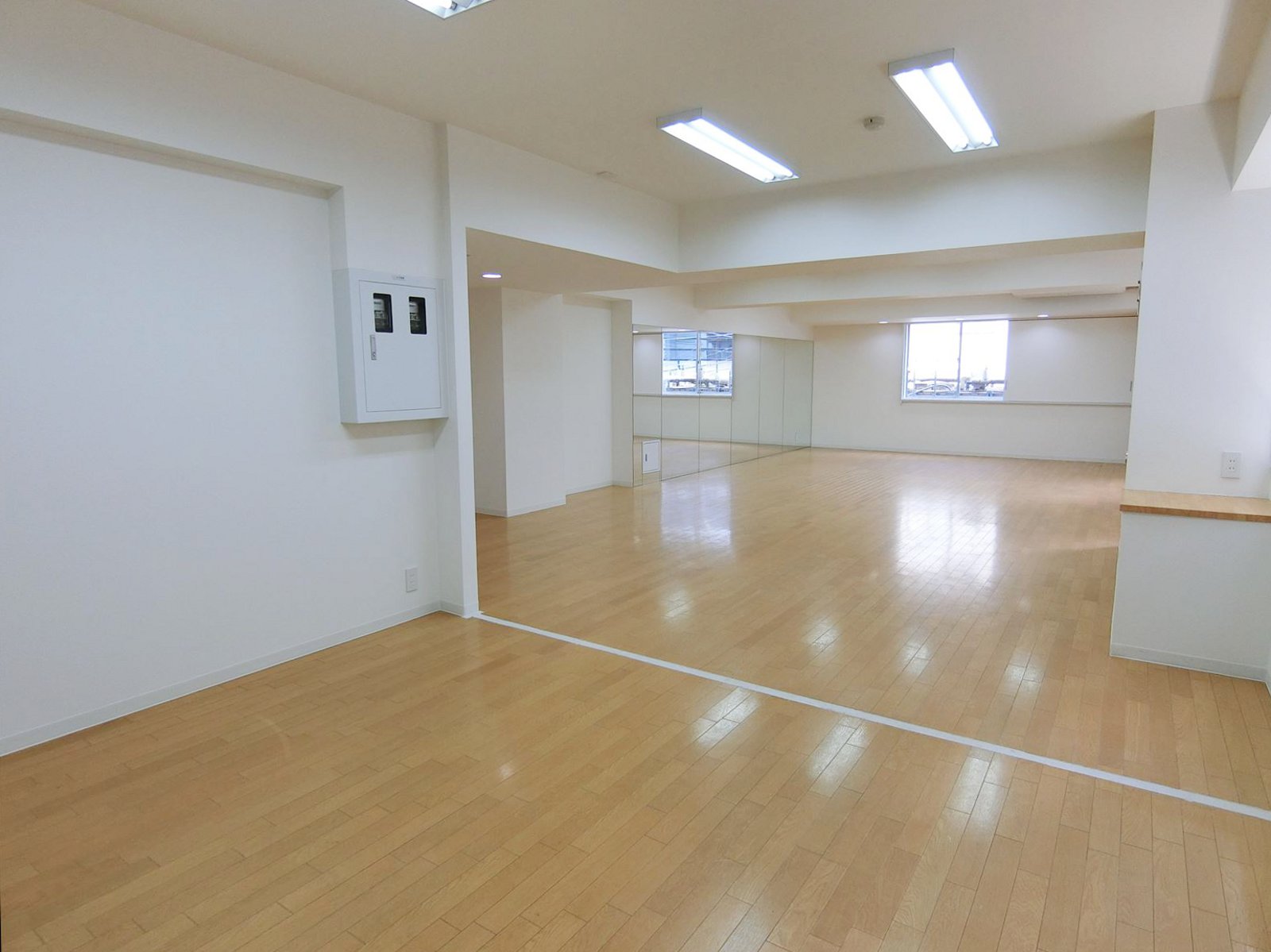 一部室内に鏡設置あり