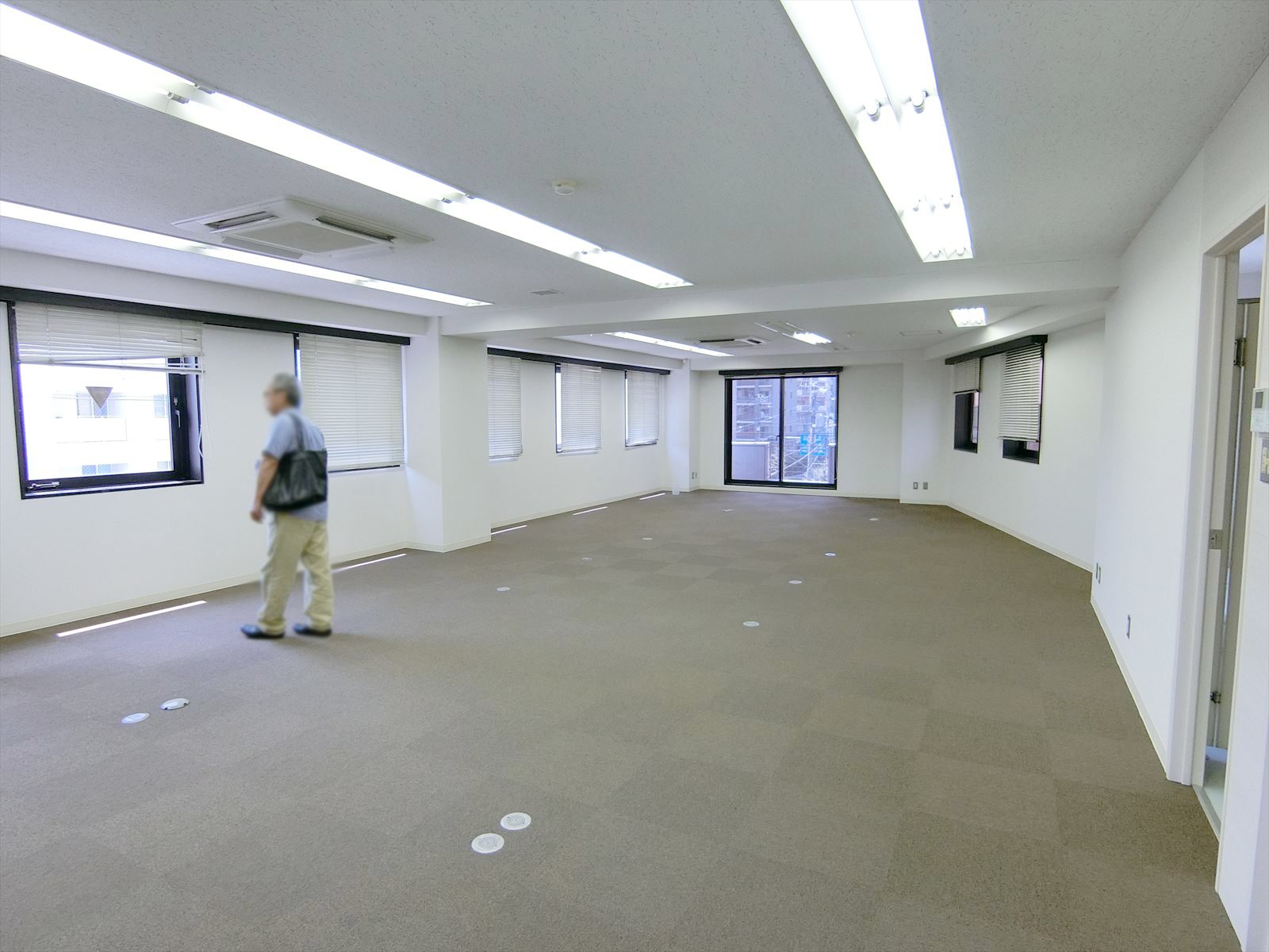 オフィス室内参考画像(※4階)