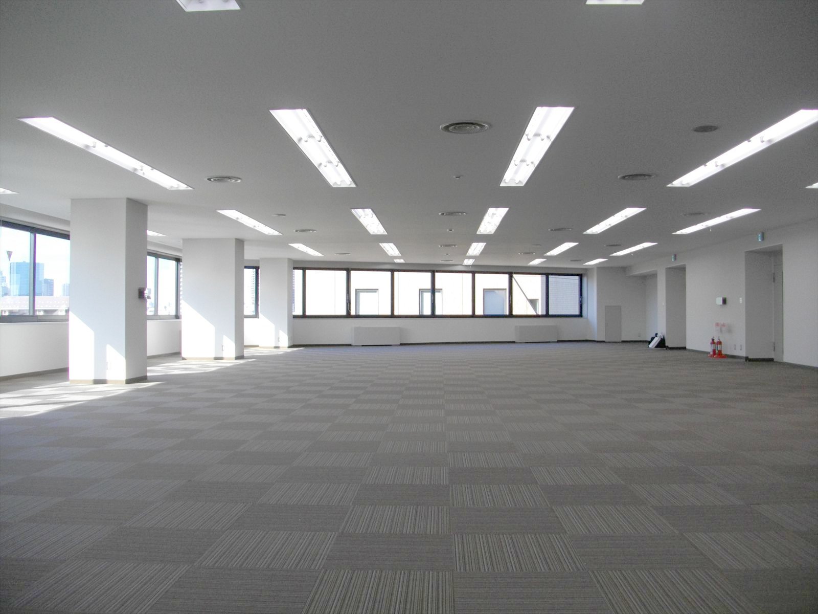 オフィス室内参考画像