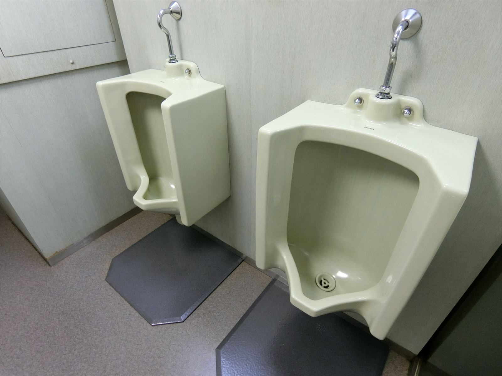 男性用トイレ