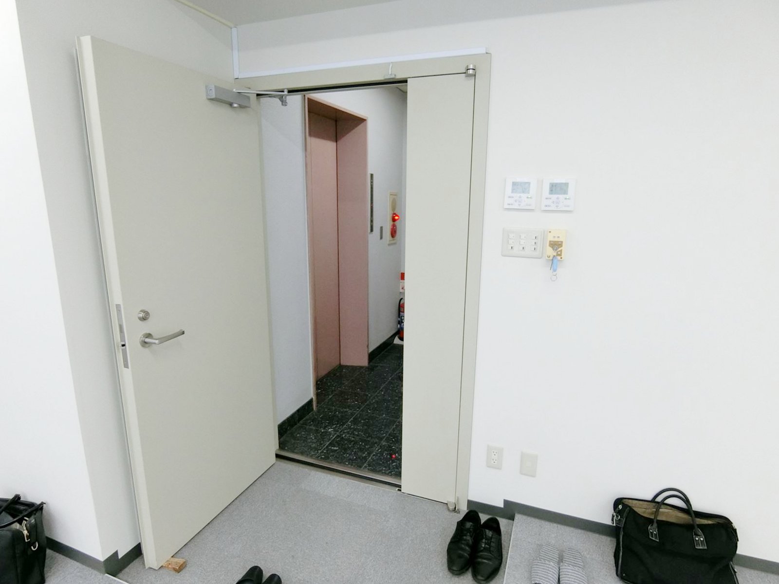 貸室出入り口