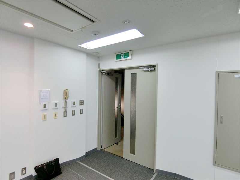 貸室出入口