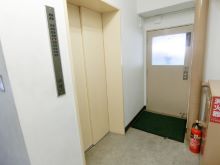 エレベーター前