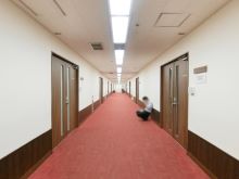 会議室スペースの通路