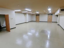 貸室奥側から見た室内