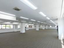 奥側から見た室内