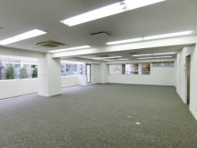 明るい雰囲気の室内