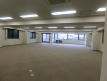 貸室奥側から見た室内