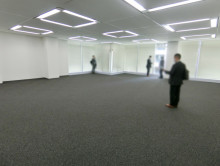 貸室奥側から見た室内