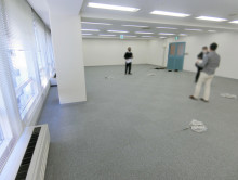 貸室奥側から見た室内