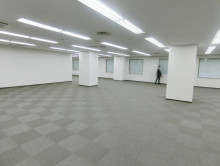 貸室奥側から見た室内