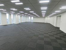 貸室奥側から見た室内