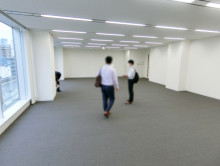 貸室奥側から見た室内