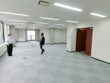 貸室奥側から見た室内