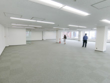 貸室奥側から見た室内