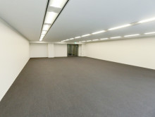 貸室奥側から見た室内