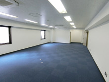 貸室奥側から見た室内