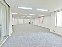 貸室奥側から見た室内