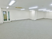 貸室奥側から見た室内