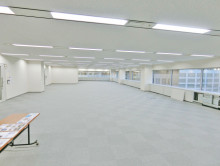 貸室奥側から見た室内