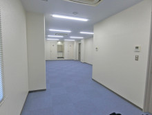 貸室奥側から見た室内