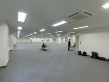 貸室奥側から見た室内