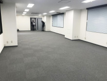 貸室奥側から見た室内