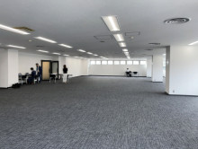 貸室奥側から見た室内