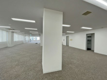 室内には柱あり