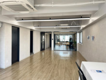 貸室奥側から見た室内