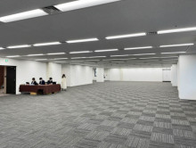 貸室奥側から見た室内