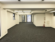 貸室奥側から見た室内