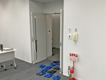 オフィスビル出入口