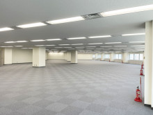 貸室奥側から見た室内