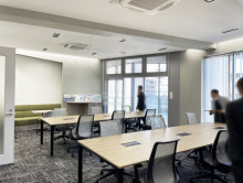 貸室奥側から見た室内