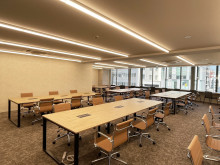 貸室奥側から見た室内