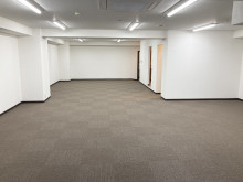 貸室奥側から見た室内