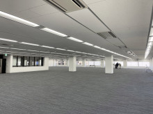 貸室奥側から見た室内