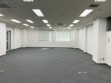 貸室奥側から見た室内