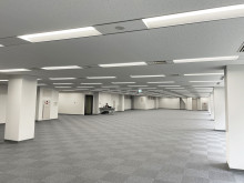 貸室奥側から見た室内