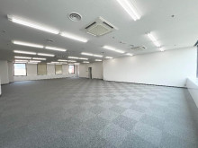 貸室奥側からみた室内