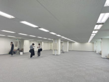 貸室奥側から見た室内